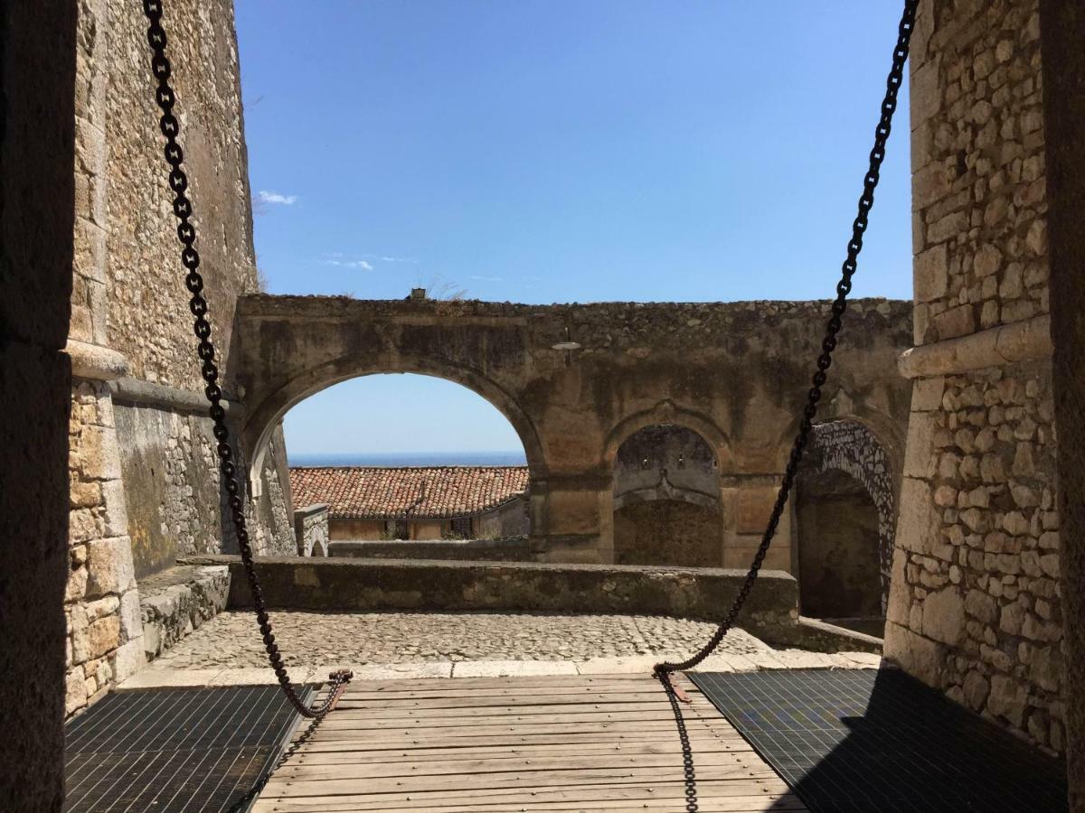 A Casa Di Lino Apartment Sermoneta Luaran gambar