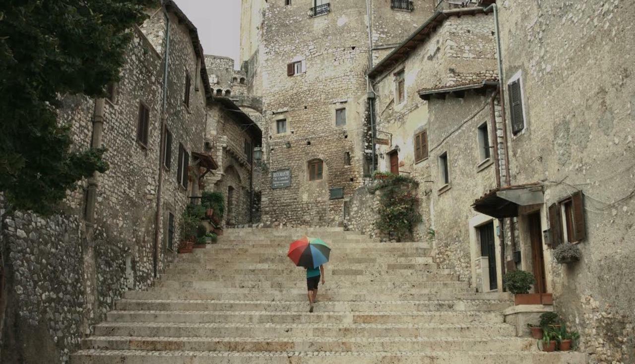 A Casa Di Lino Apartment Sermoneta Luaran gambar