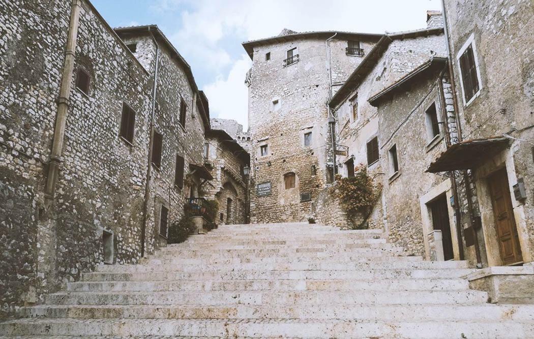 A Casa Di Lino Apartment Sermoneta Luaran gambar