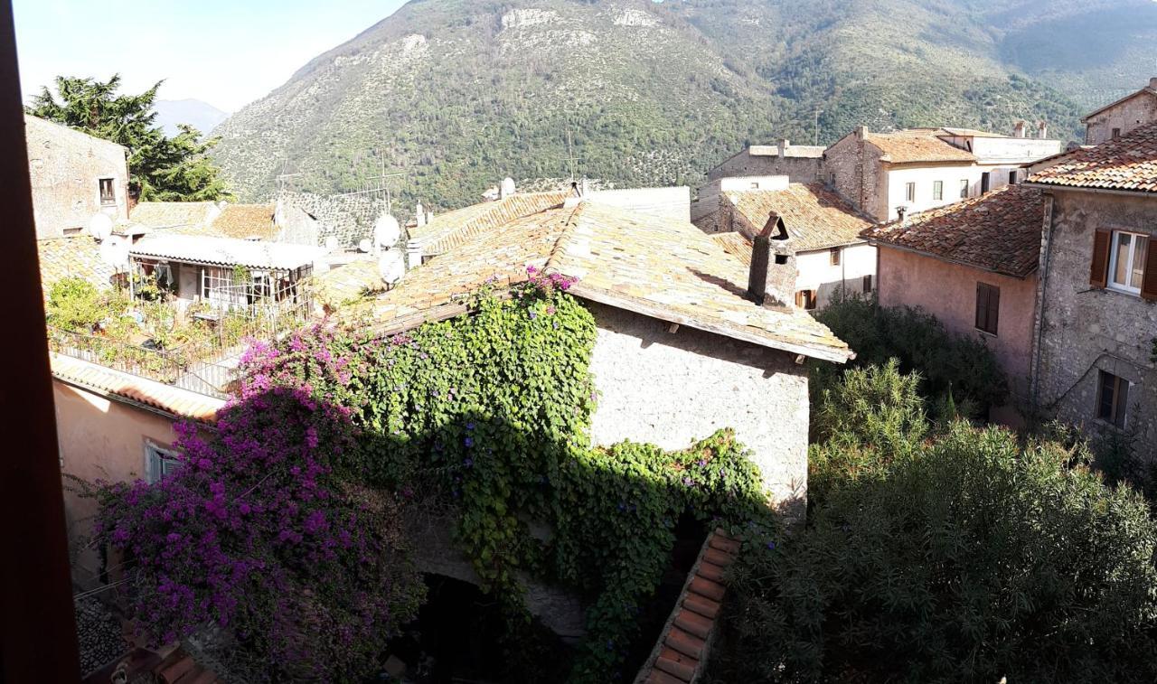 A Casa Di Lino Apartment Sermoneta Luaran gambar