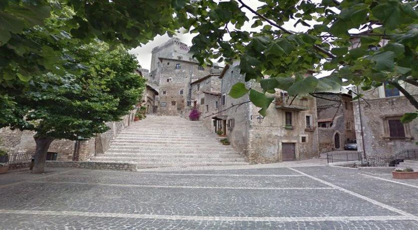 A Casa Di Lino Apartment Sermoneta Luaran gambar