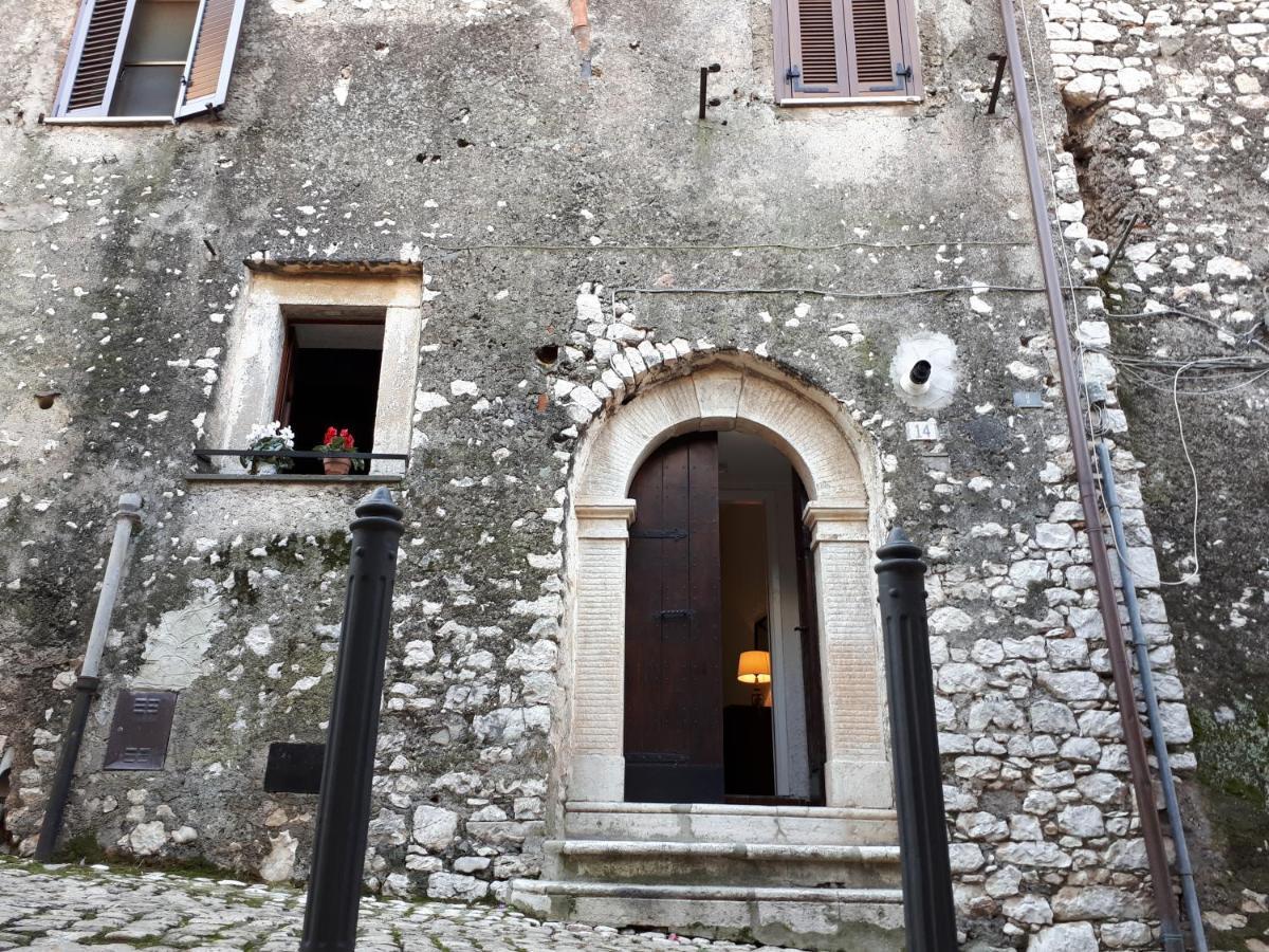 A Casa Di Lino Apartment Sermoneta Luaran gambar